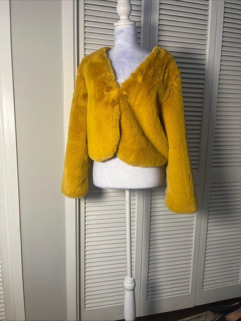 Vintage women’s ' Faux-Fur Jacket in Mustard Yellow Sz M